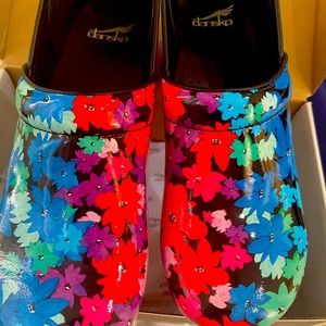 Dansko Clogs. Size 41 New never worn.
